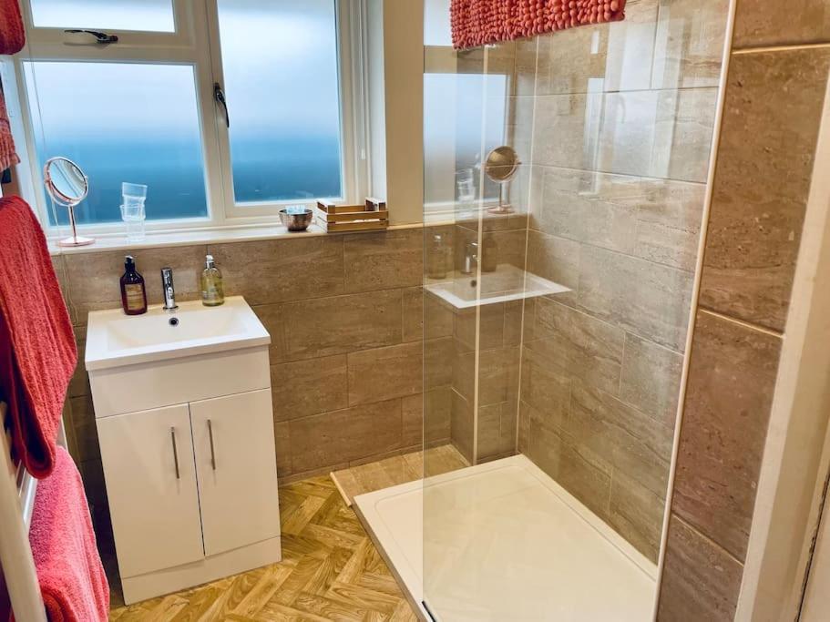 Apartment With Own Entrance & Terrace On West Hill هاستَنغ المظهر الخارجي الصورة
