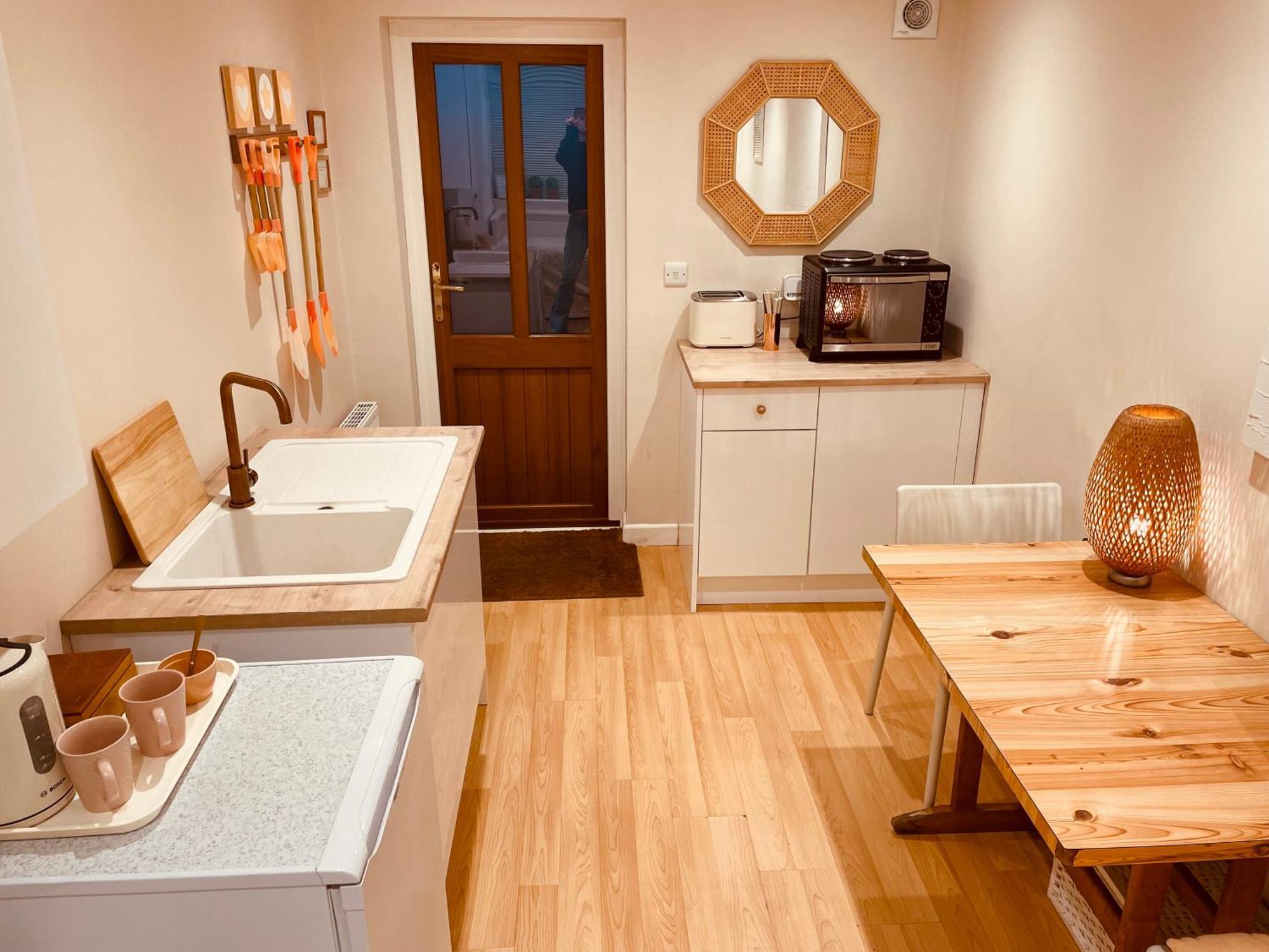 Apartment With Own Entrance & Terrace On West Hill هاستَنغ المظهر الخارجي الصورة